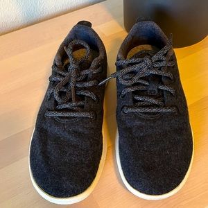 Women's Size 7 Black and Cream Allbirds Wool Runners EUC